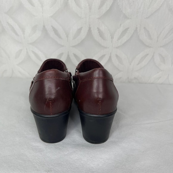 Clarks Women's Ankle Boots in Burgundy - Picture 3 of 8